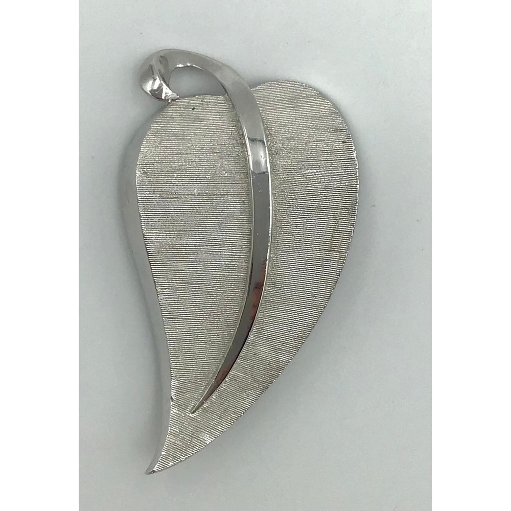 Vintage Marvella Silver Tone Textured Leaf Brooch Mid‎ Century Modern Art Deco